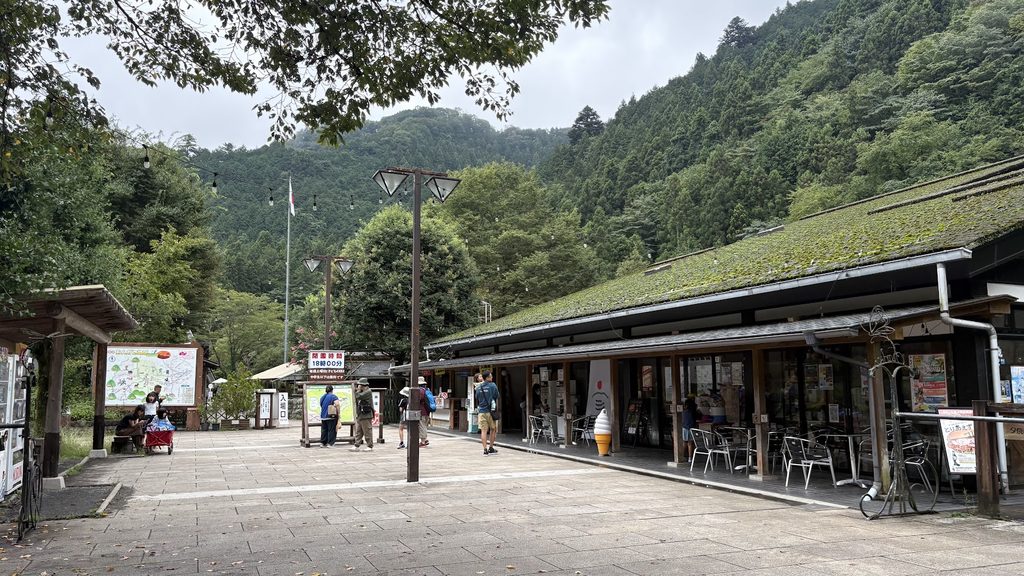 夕やけ小やけふれあいの里の入口