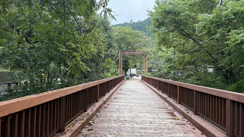夕やけ小やけふれあいの里のつり橋