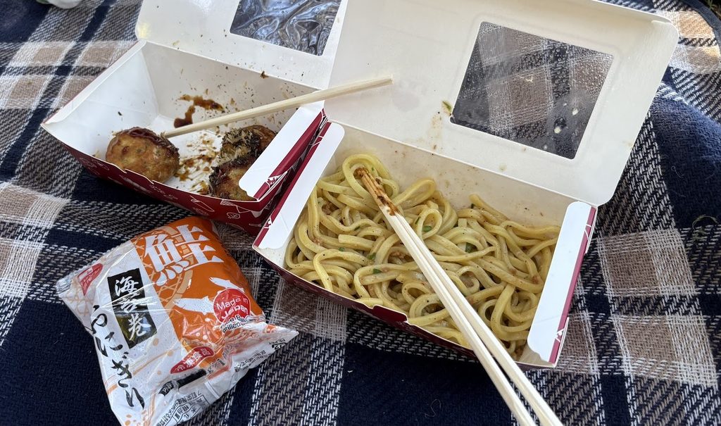 葛西臨海公園のパークスで買った食べ物の様子